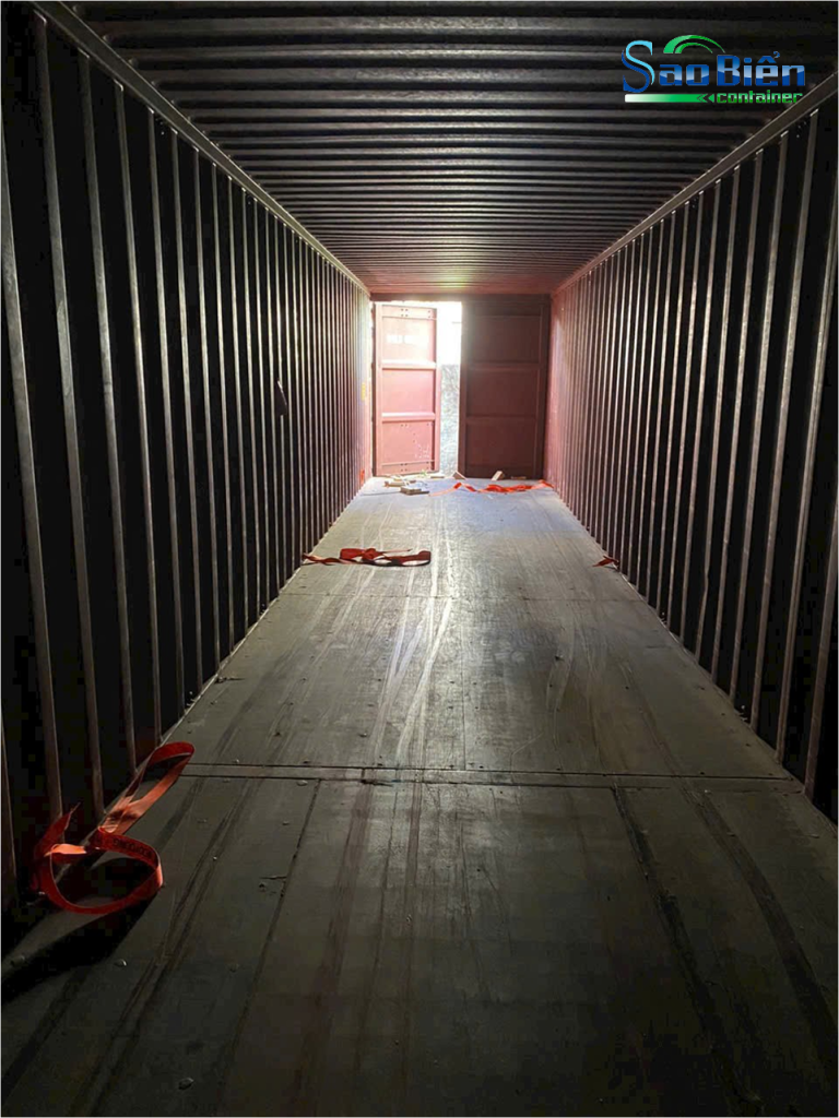 Bên trong container kho