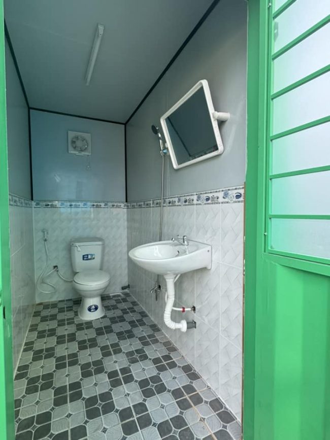 container toilet 10feet