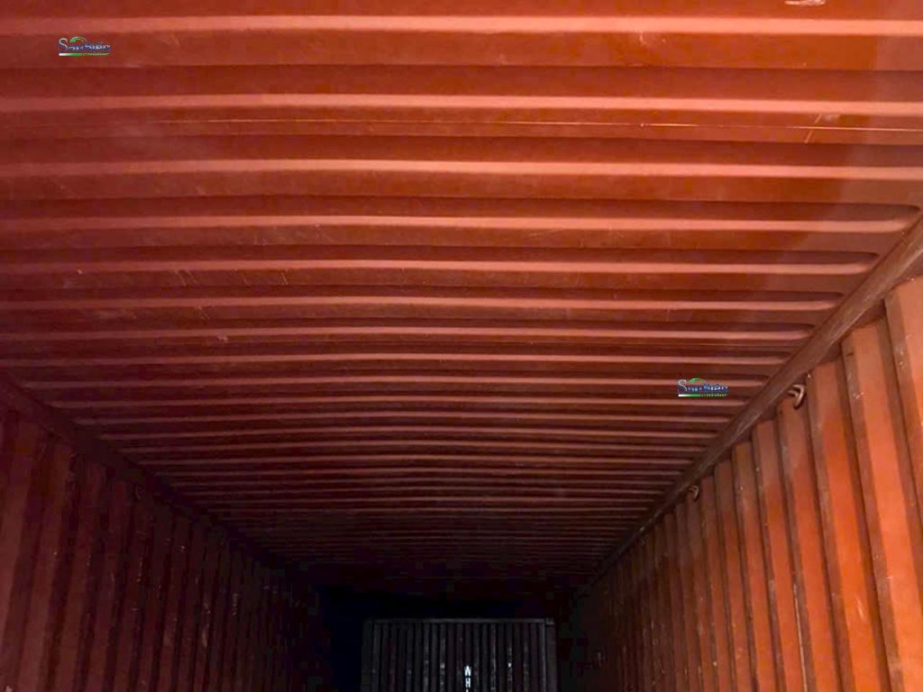 kiểm tra tình trạng vách, nóc container kho