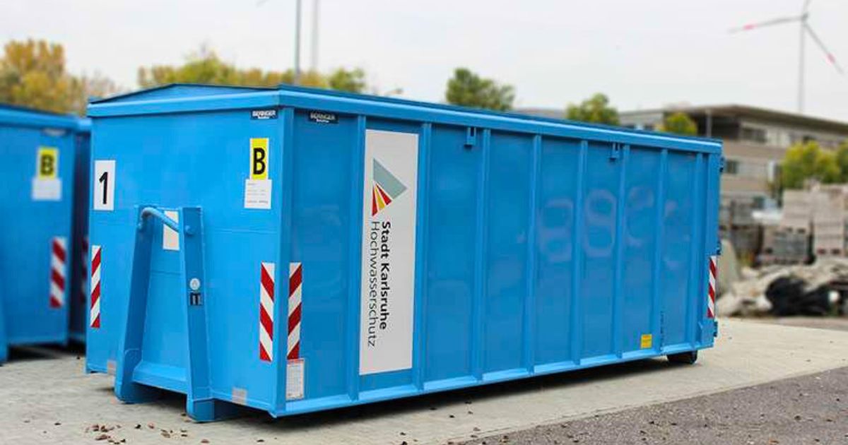 Kê container trên nền cao, tránh ngập và ẩm mốc